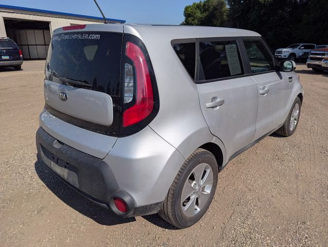 2016 Bright Silver Kia Soul Base FWD Hatchback