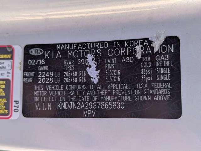 2016 Bright Silver Kia Soul Base FWD Hatchback