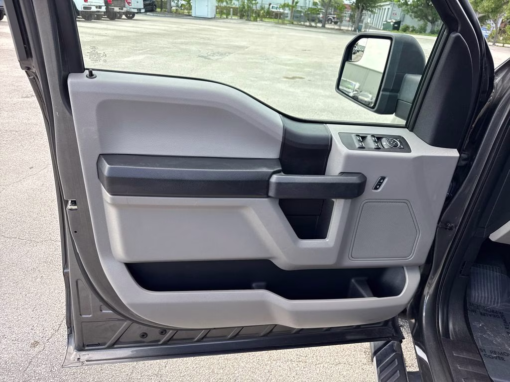 2018 Magnetic Metallic Ford F-150 STX 4X4 Truck