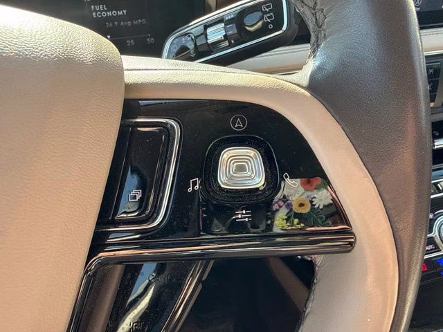 2022 Pristine White Metallic Tri-Coat Lincoln Corsair Reserve AWD SUV
