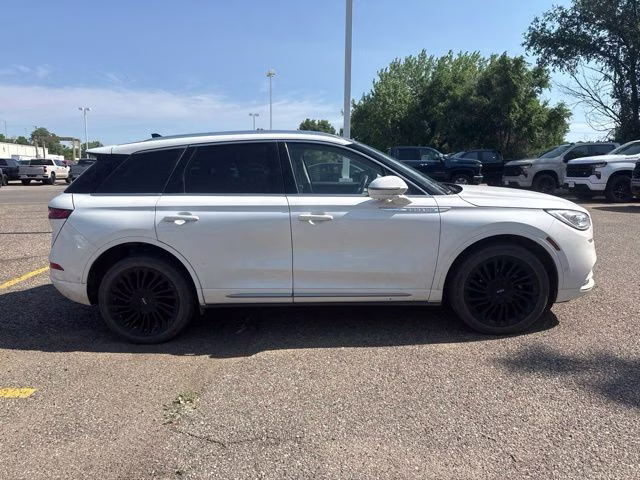 2022 Pristine White Metallic Tri-Coat Lincoln Corsair Reserve AWD SUV