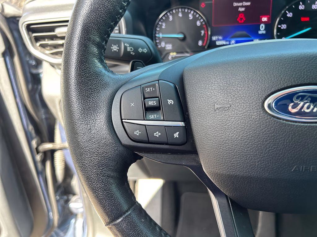 2020 Blue Metallic Ford Explorer XLT RWD SUV