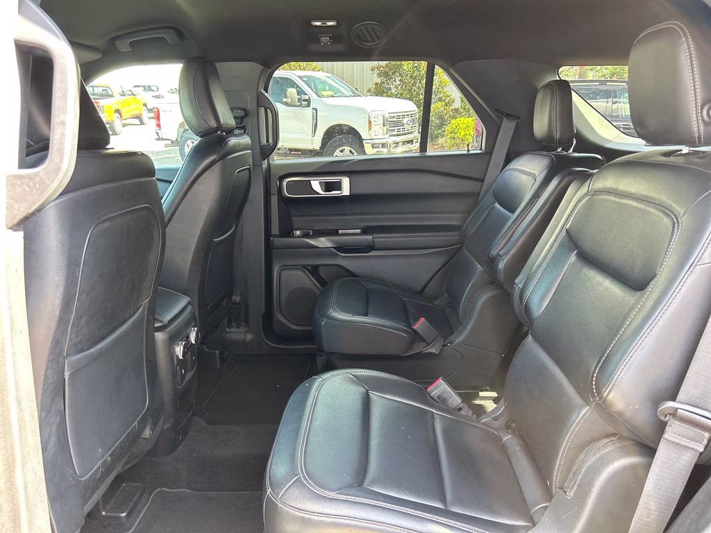 2020 Blue Metallic Ford Explorer XLT RWD SUV