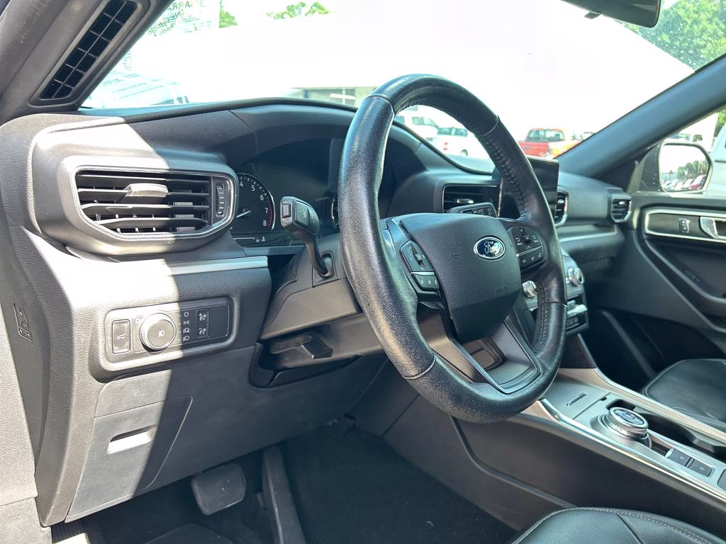 2020 Blue Metallic Ford Explorer XLT RWD SUV