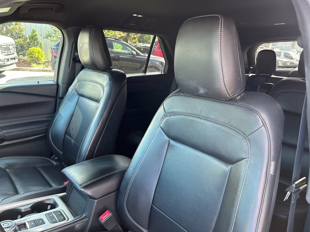 2020 Blue Metallic Ford Explorer XLT RWD SUV