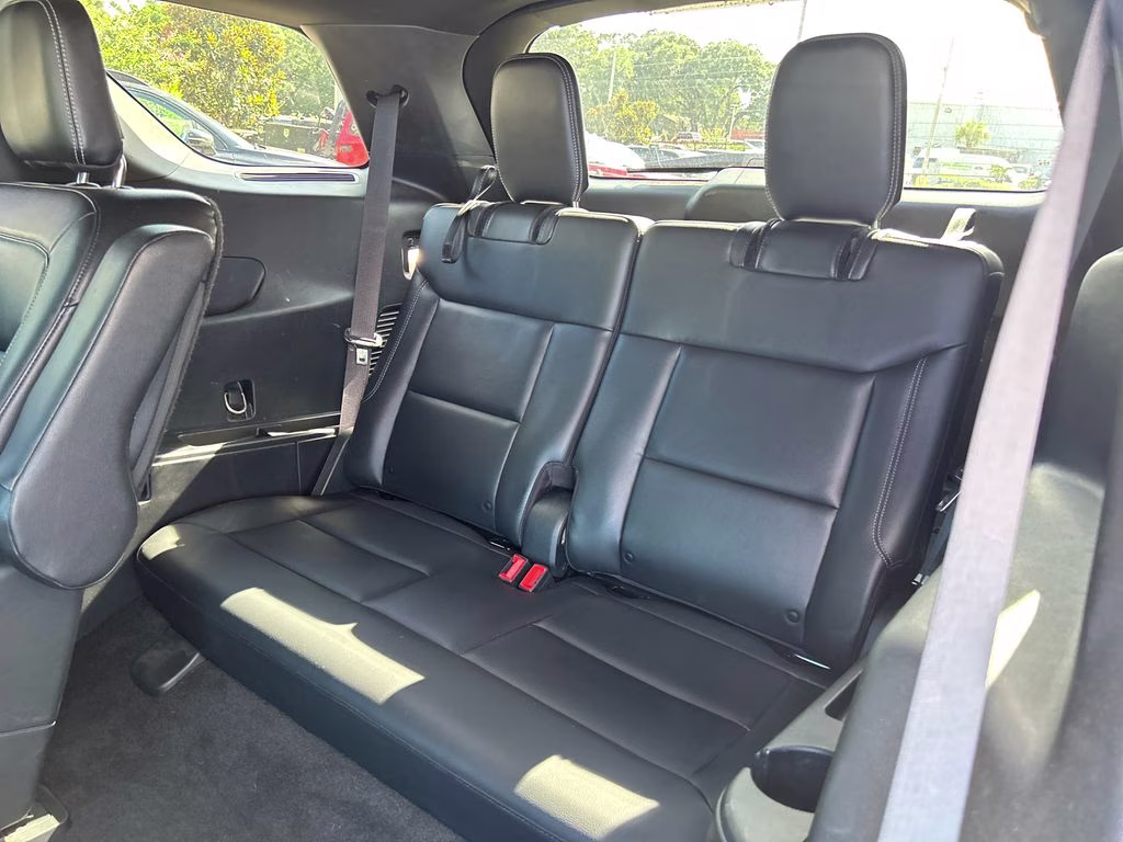 2020 Blue Metallic Ford Explorer XLT RWD SUV