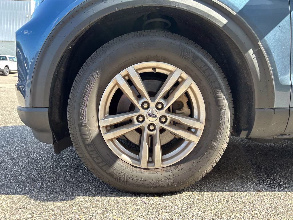 2020 Blue Metallic Ford Explorer XLT RWD SUV