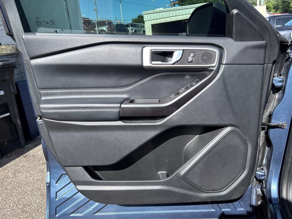 2020 Blue Metallic Ford Explorer XLT RWD SUV