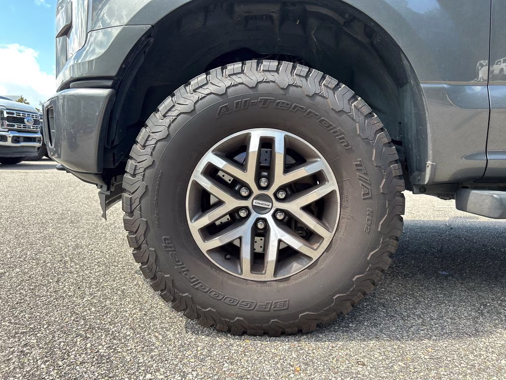 2016 Magnetic Metallic Ford F-150 XL 4X4 Truck