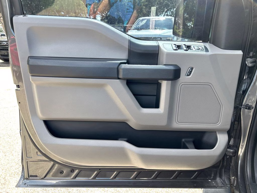 2016 Magnetic Metallic Ford F-150 XL 4X4 Truck