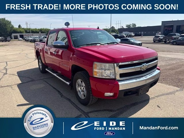 2008 Red Chevrolet Silverado 1500 LT 4X4 Truck