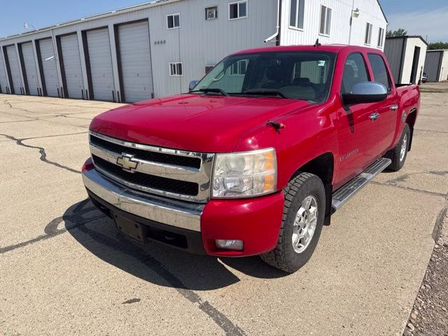 2008 Red Chevrolet Silverado 1500 LT 4X4 Truck
