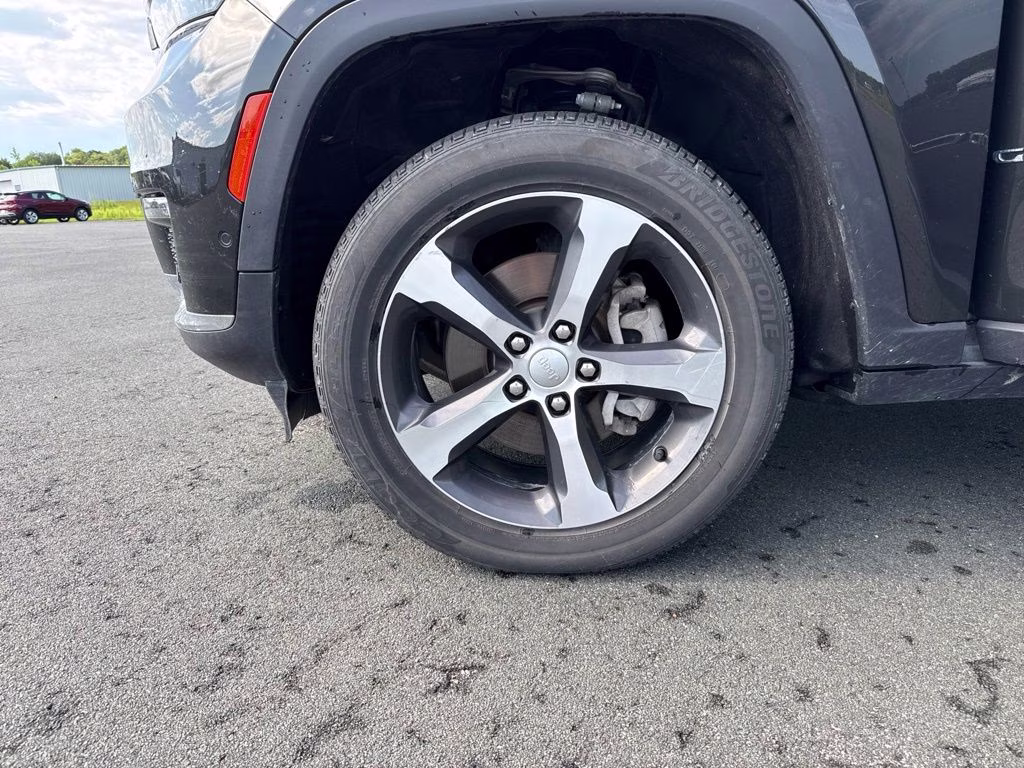 2023 Rocky Mountain Pearlcoat Jeep Grand Cherokee L Limited 4X4 SUV