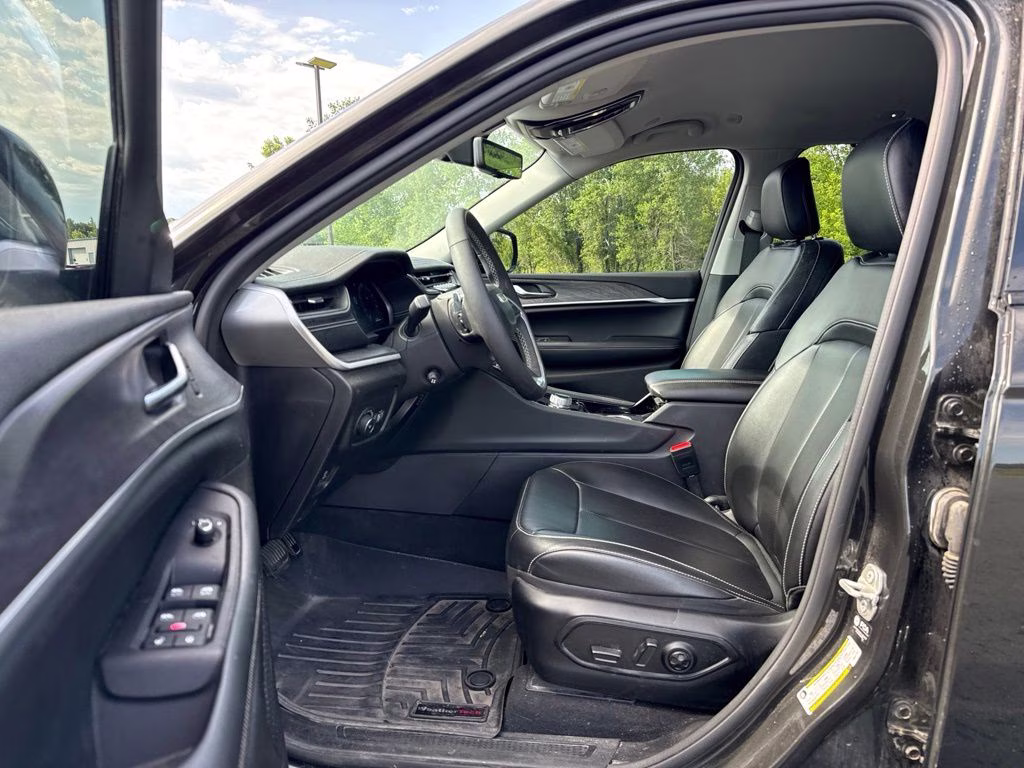 2023 Rocky Mountain Pearlcoat Jeep Grand Cherokee L Limited 4X4 SUV
