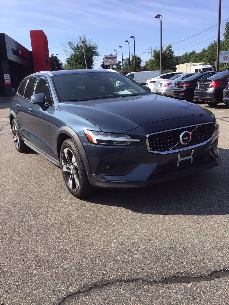 2025 Blue Volvo V60 Cross Country B5 Plus AWD Crossover