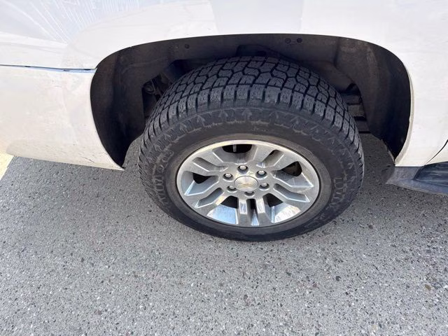 2018 Summit White Chevrolet Suburban LT 4X4 SUV
