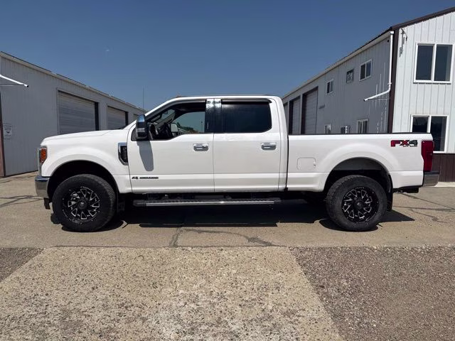 2018 White Platinum Clearcoat Metallic Ford Super Duty F-350 SRW Lariat 4X4 Truck
