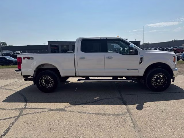 2018 White Platinum Clearcoat Metallic Ford Super Duty F-350 SRW Lariat 4X4 Truck