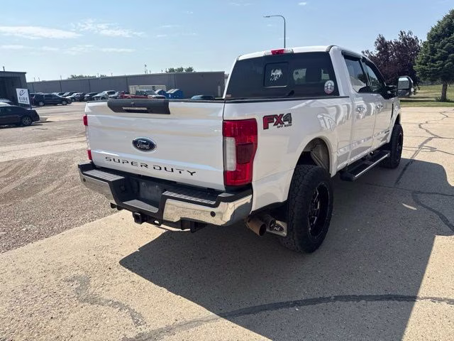 2018 White Platinum Clearcoat Metallic Ford Super Duty F-350 SRW Lariat 4X4 Truck
