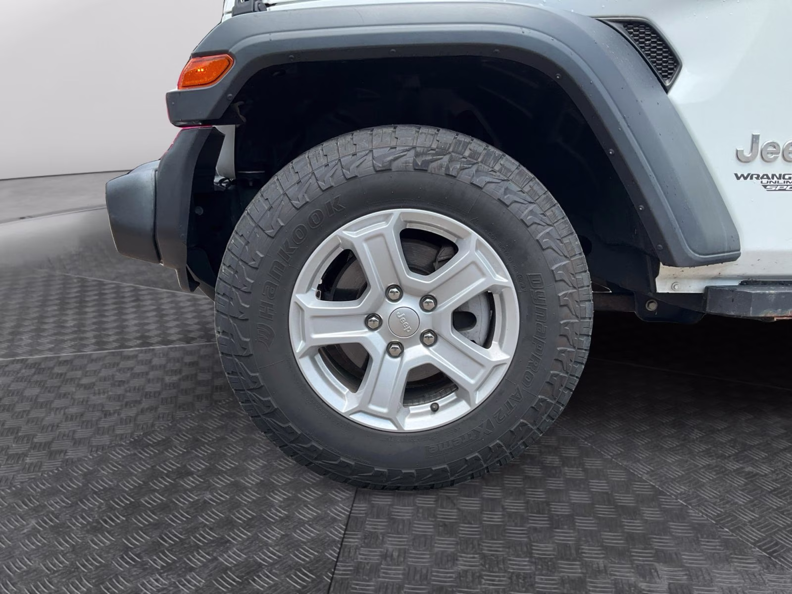2018 Bright White Clearcoat Jeep Wrangler Unlimited Sport S 4X4 SUV