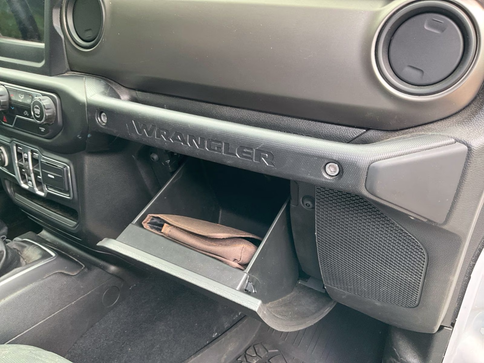2018 Bright White Clearcoat Jeep Wrangler Unlimited Sport S 4X4 SUV