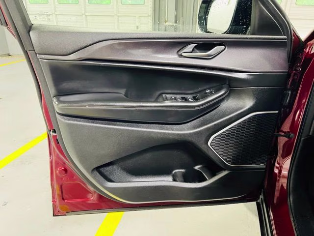 2021 Velvet Red Pearlcoat Jeep Grand Cherokee L Altitude RWD SUV