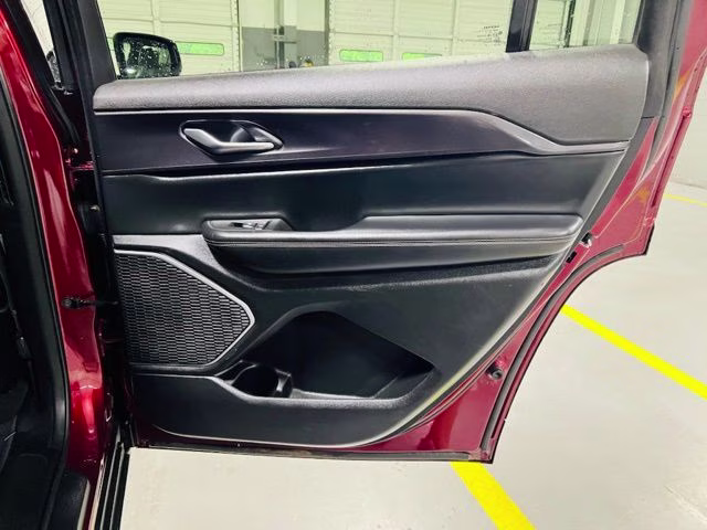 2021 Velvet Red Pearlcoat Jeep Grand Cherokee L Altitude RWD SUV