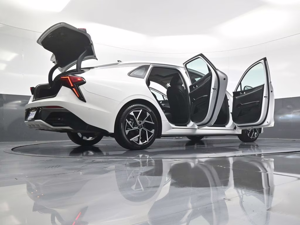 2025 Snow White Pearl Kia K5 EX FWD Sedan