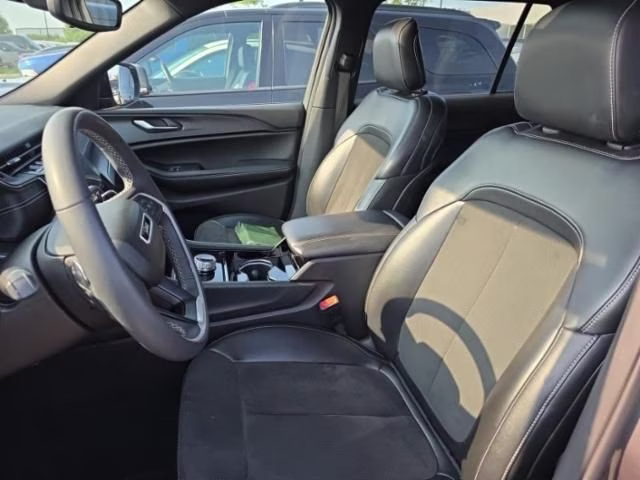 2023 Baltic Gray Metallic Clearcoat Jeep Grand Cherokee L Altitude 4X4 SUV