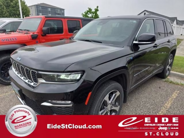 2022 Diamond Black Crystal Pearlcoat Jeep Grand Cherokee 4xe 4X4 SUV