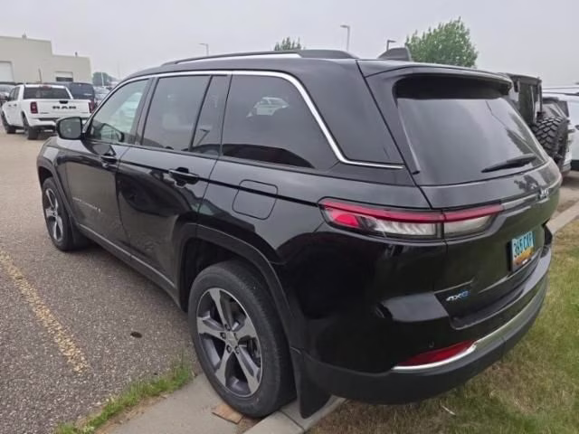 2022 Diamond Black Crystal Pearlcoat Jeep Grand Cherokee 4xe 4X4 SUV