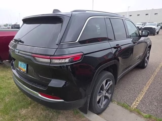 2022 Diamond Black Crystal Pearlcoat Jeep Grand Cherokee 4xe 4X4 SUV
