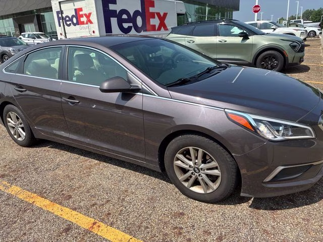 2017 Brown (Dark) Hyundai Sonata SE FWD Sedan