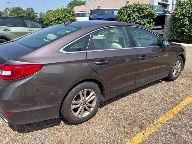 2017 Brown (Dark) Hyundai Sonata SE FWD Sedan