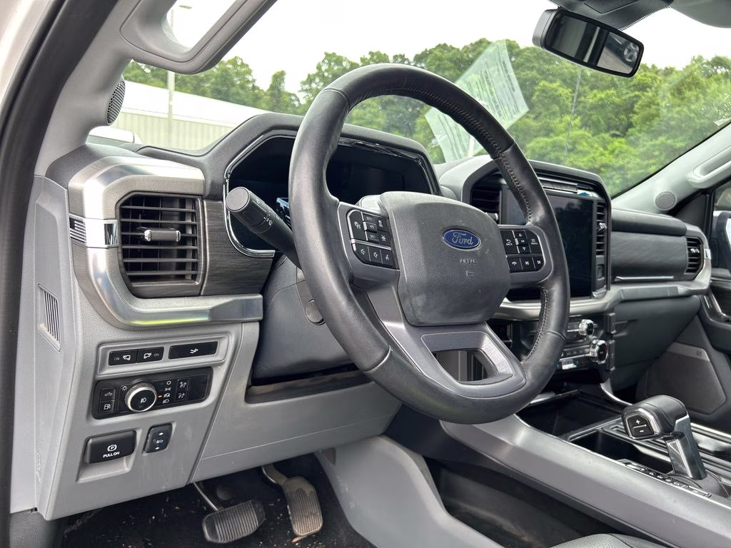 2024 Star White Metallic Tri-Coat Ford F-150 Lariat 4X4 Truck