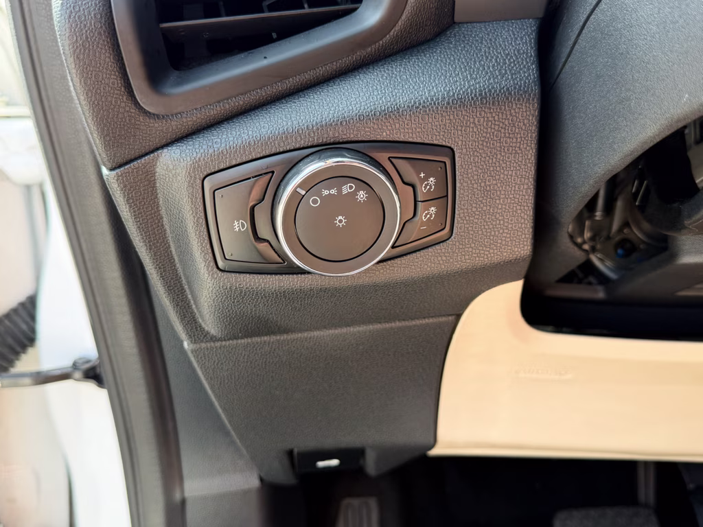 2020 White Platinum Metallic Tri-Coat Ford EcoSport SE FWD SUV
