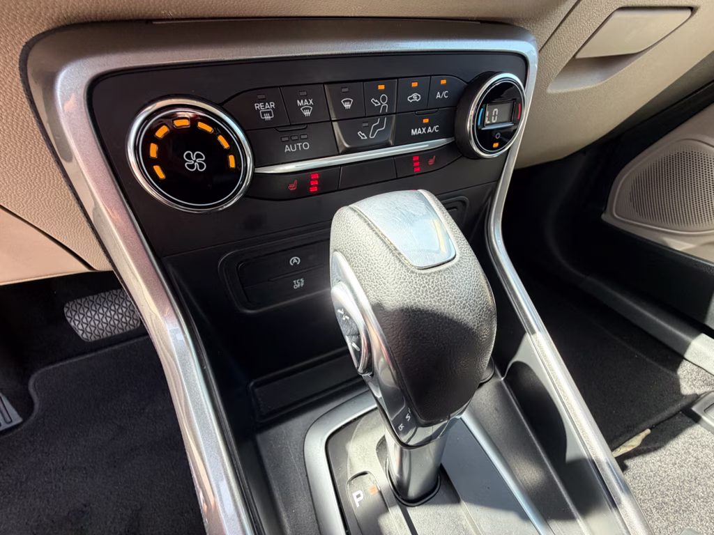2020 White Platinum Metallic Tri-Coat Ford EcoSport SE FWD SUV