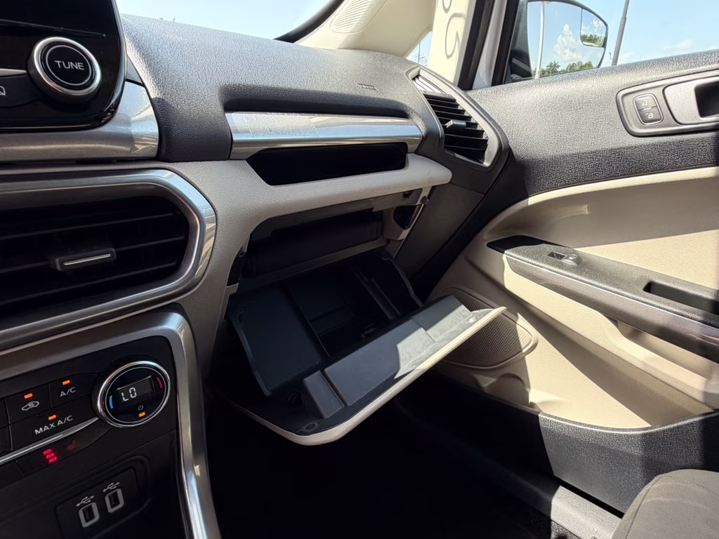 2020 White Platinum Metallic Tri-Coat Ford EcoSport SE FWD SUV