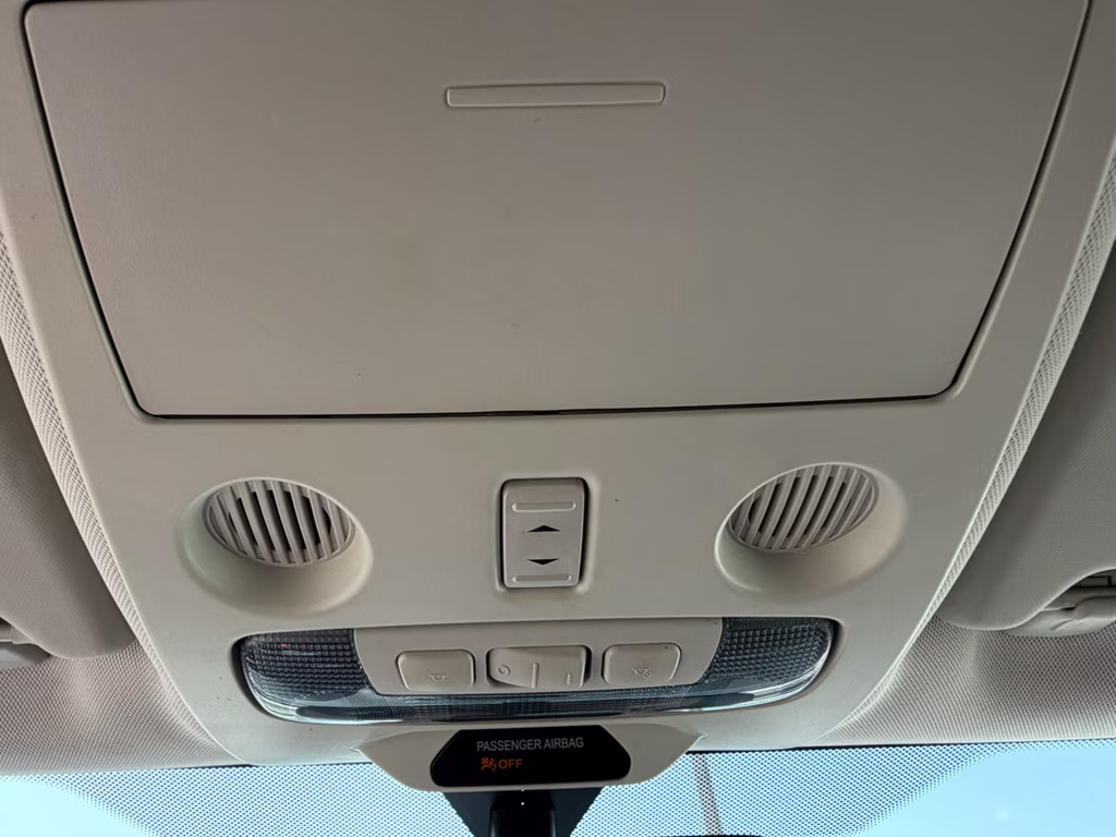 2020 White Platinum Metallic Tri-Coat Ford EcoSport SE FWD SUV