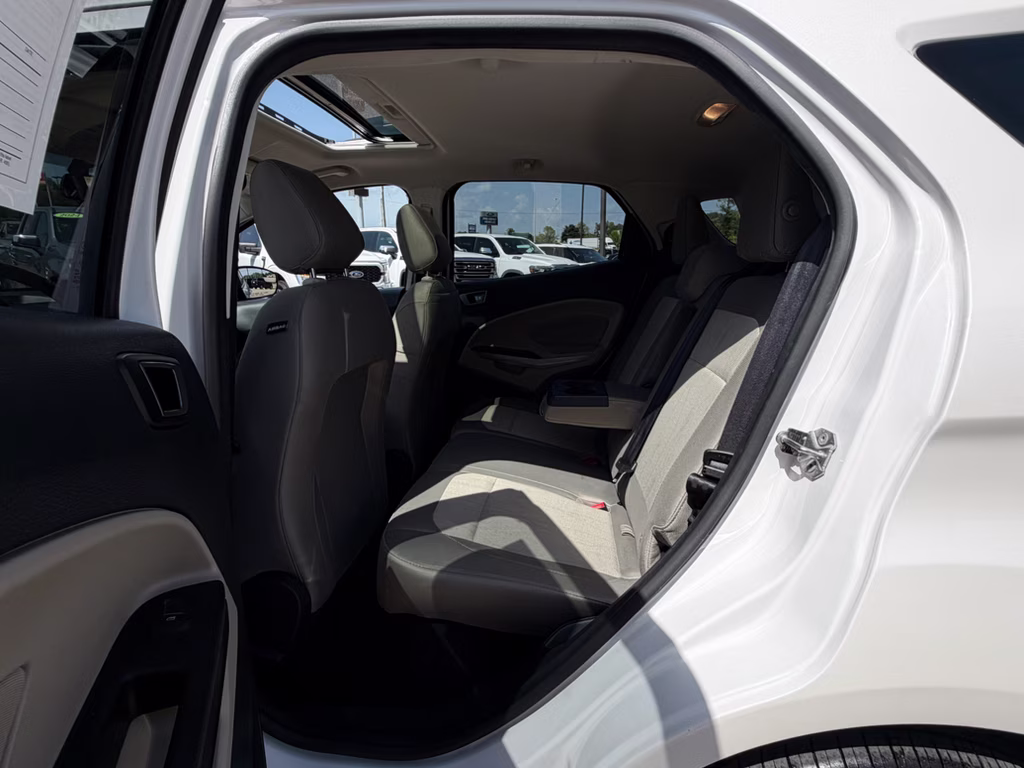 2020 White Platinum Metallic Tri-Coat Ford EcoSport SE FWD SUV