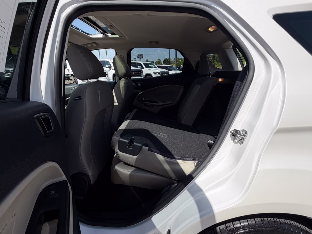 2020 White Platinum Metallic Tri-Coat Ford EcoSport SE FWD SUV