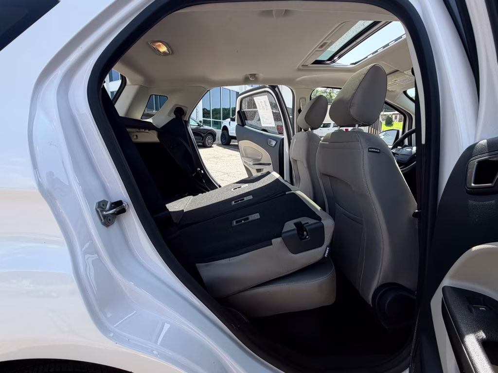 2020 White Platinum Metallic Tri-Coat Ford EcoSport SE FWD SUV