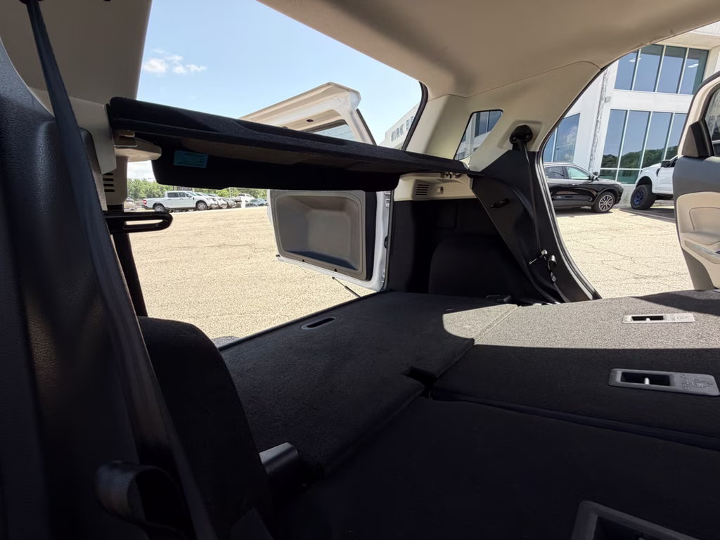 2020 White Platinum Metallic Tri-Coat Ford EcoSport SE FWD SUV