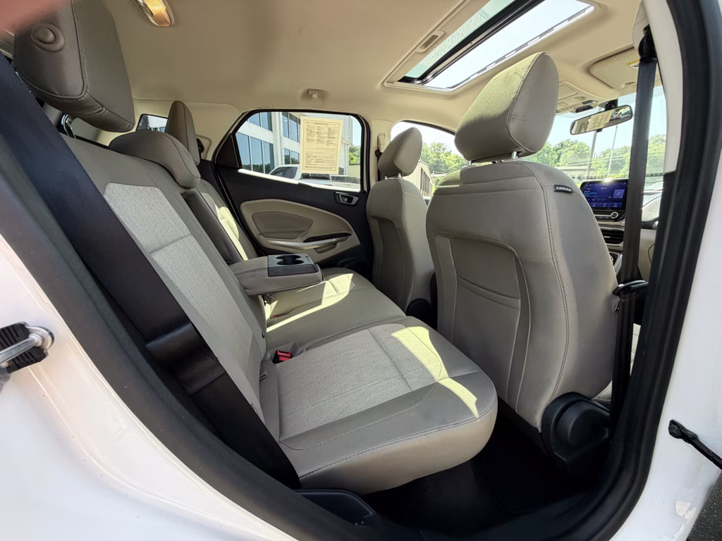 2020 White Platinum Metallic Tri-Coat Ford EcoSport SE FWD SUV