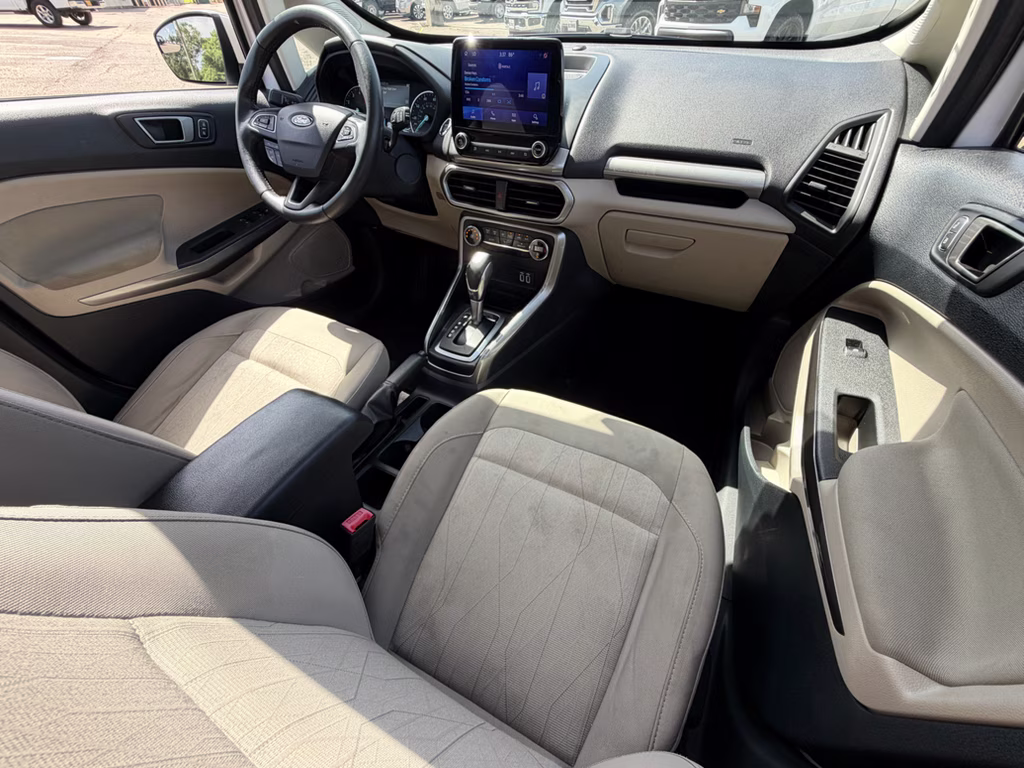 2020 White Platinum Metallic Tri-Coat Ford EcoSport SE FWD SUV