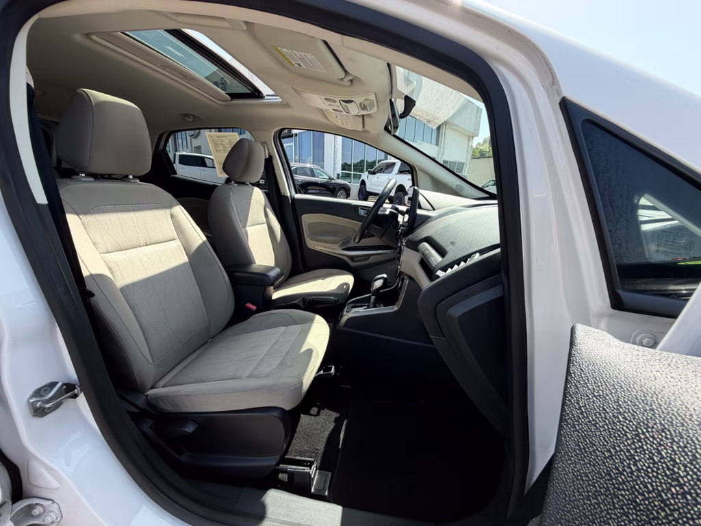 2020 White Platinum Metallic Tri-Coat Ford EcoSport SE FWD SUV