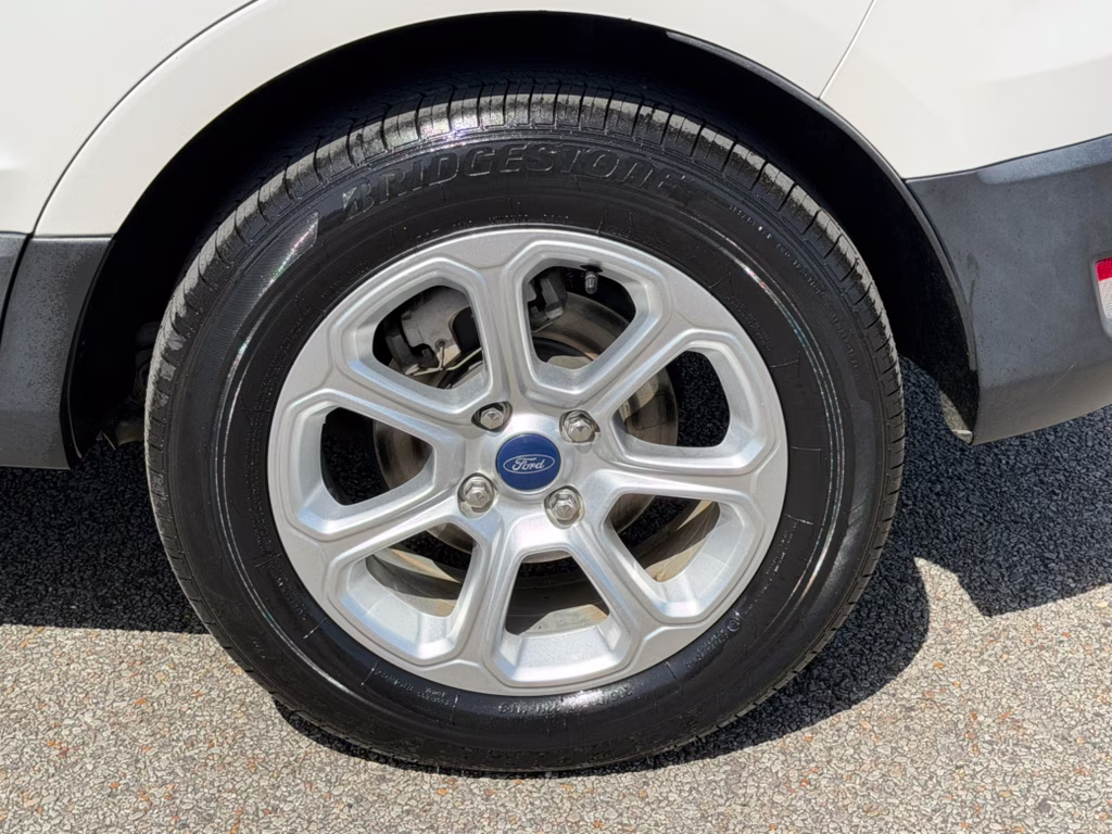2020 White Platinum Metallic Tri-Coat Ford EcoSport SE FWD SUV
