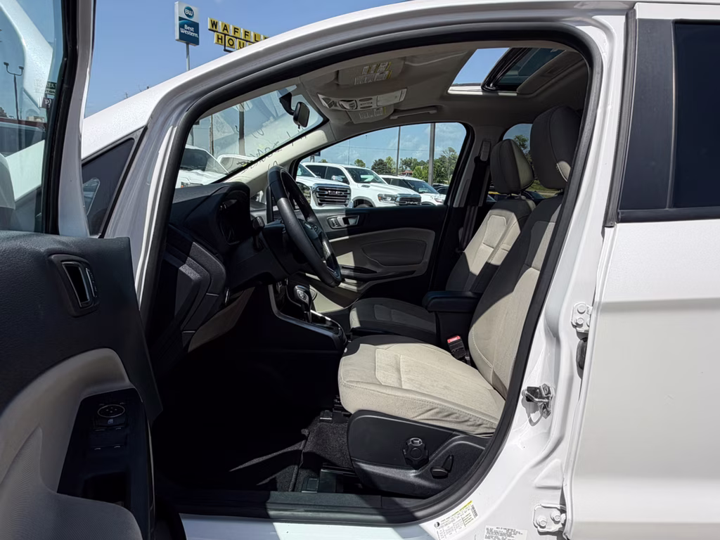 2020 White Platinum Metallic Tri-Coat Ford EcoSport SE FWD SUV