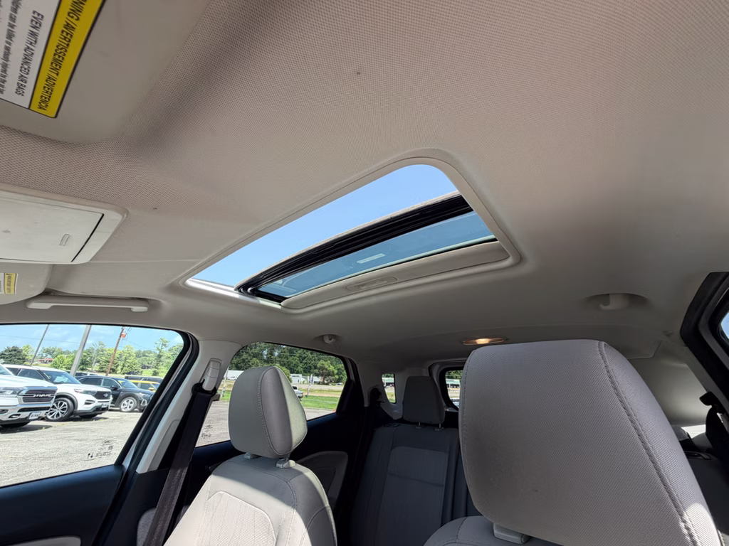 2020 White Platinum Metallic Tri-Coat Ford EcoSport SE FWD SUV