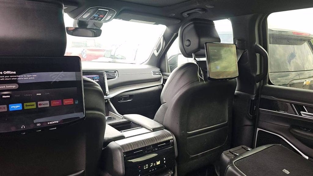 2024 Diamond Black Crystal Pearlcoat Jeep Wagoneer L Series III 4X4 SUV